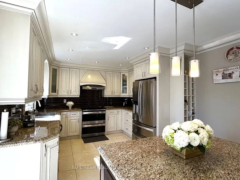 31 Ashfield Dr — Photo 11