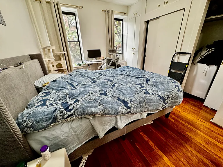 452 W 47th St #2B — Photo 4
