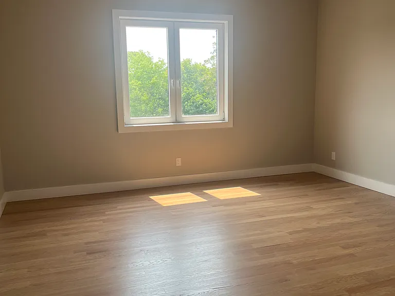 418 Oak St #302 — Photo 3