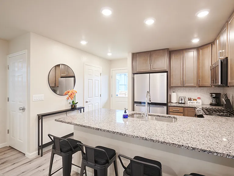 6339 Hanover St — Photo 4