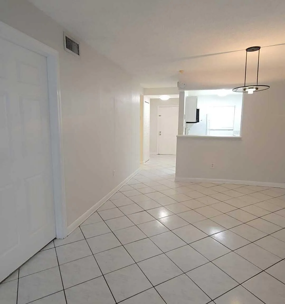 2 bed, 1.5 bath, 945 sqft, $2,000 — Photo 4