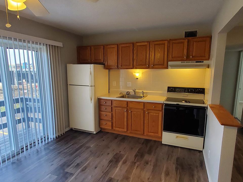 Eat-in Kitchen