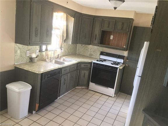 4th image of 865 Afton Ave