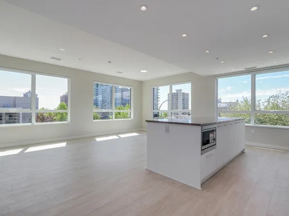 110 E 17th St #304, North Vancouver, BC V7M 1V4