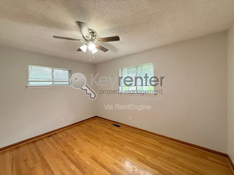 4630 Sherry Ln — Photo 11