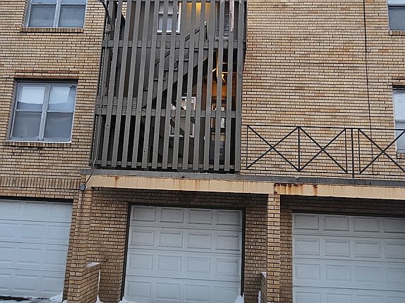 3rd image of 5057 Leavenworth St #2