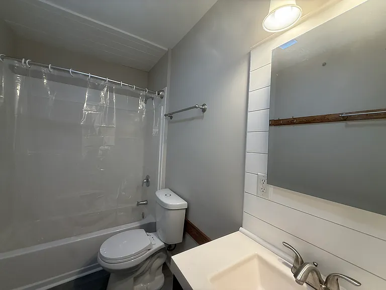 SPACIOUS BATHROOM #1