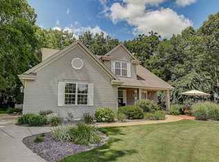 2931 Berkshire Dr, Waukesha, WI 53188