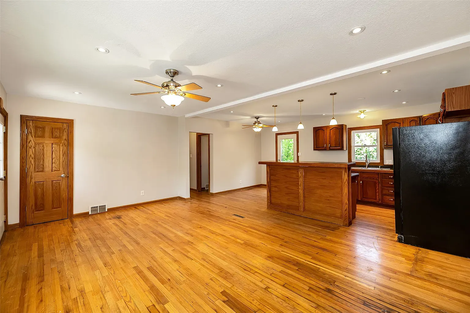3 bed, 1212 sqft, $1,550 — Photo 4