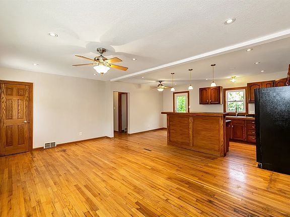 4th image of 540 16th St