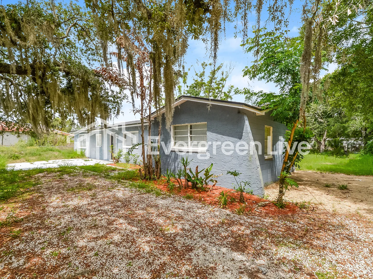 4 bed, 2.0 bath, 1560 sqft, $1,525 — Photo 2