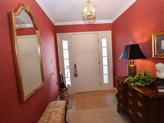 3rd image of 721 E Lawn Ave