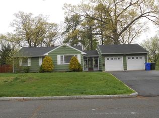 16 Varney St, Springfield, MA 01108