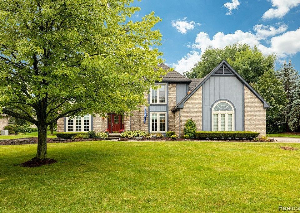 1st image of 12153 Hunters Creek Dr