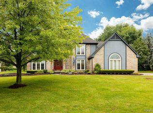 12153 Hunters Creek Dr, Plymouth, MI 48170