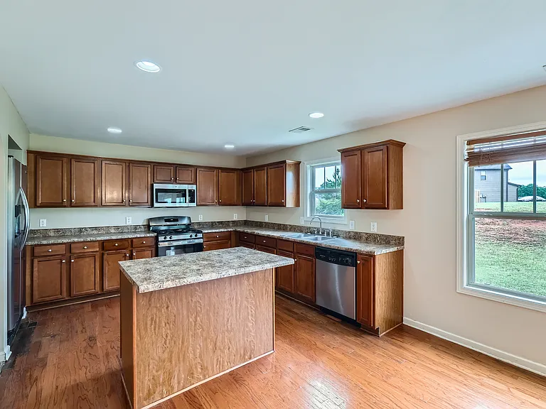 1071 McDuffie Cir — Photo 9