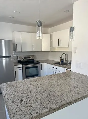 2783 SW 33rd Ave — Photo 3