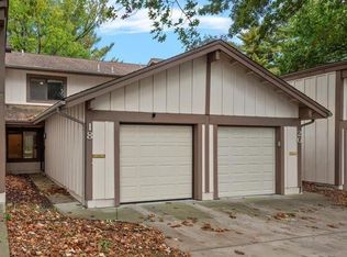 18 Redwood Ln, Springfield, IL 62704