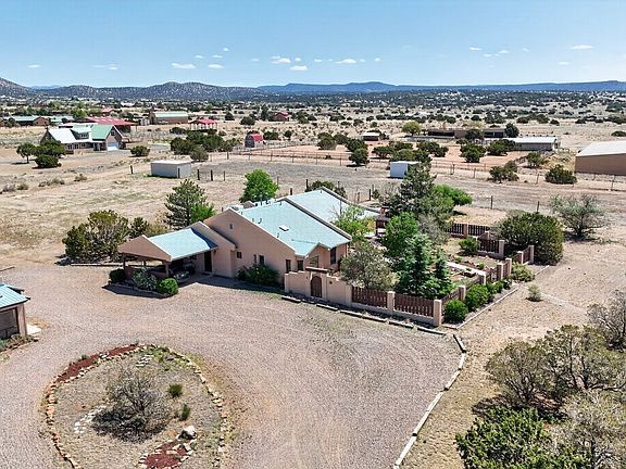 3rd image of 10 Blue Mesa Rd