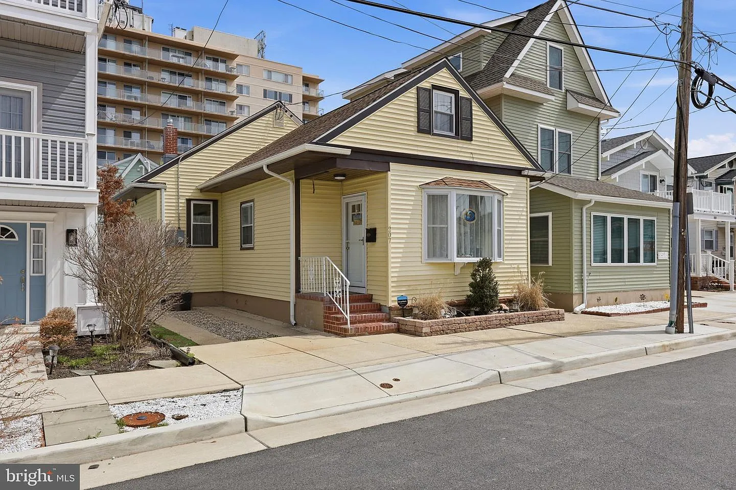 207 N Harvard Ave photo 1
