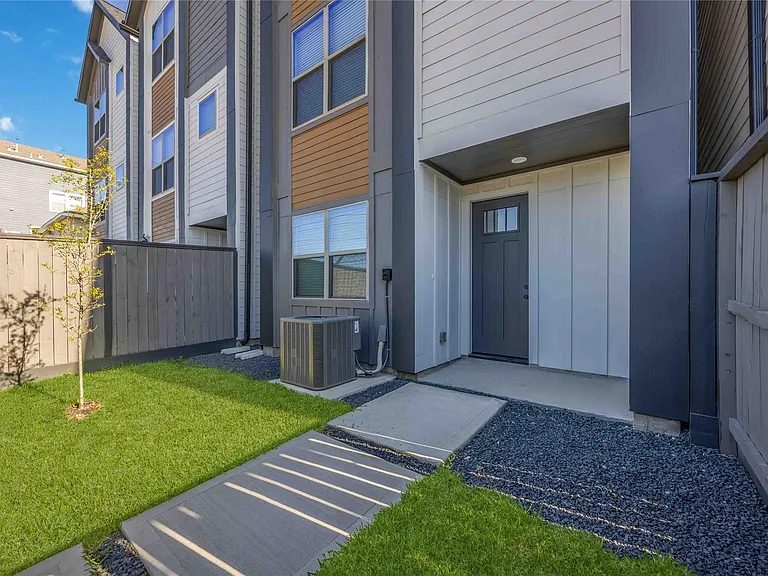 2528 Live Oak St — Photo 19