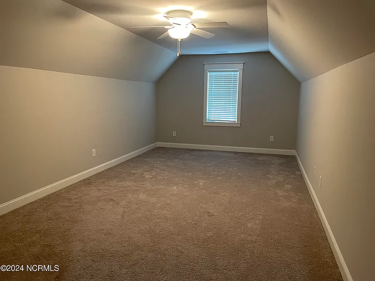 1267 Linden Rd — Photo 15