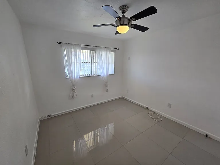 2800 NE 203rd St #24 — Photo 5