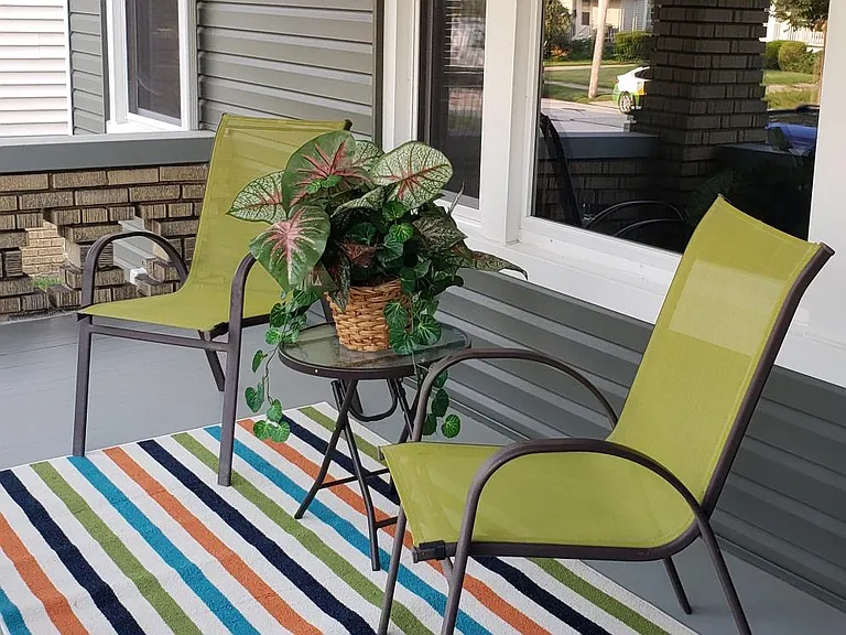 Gather here with friends for a beer and watch the neighbors.