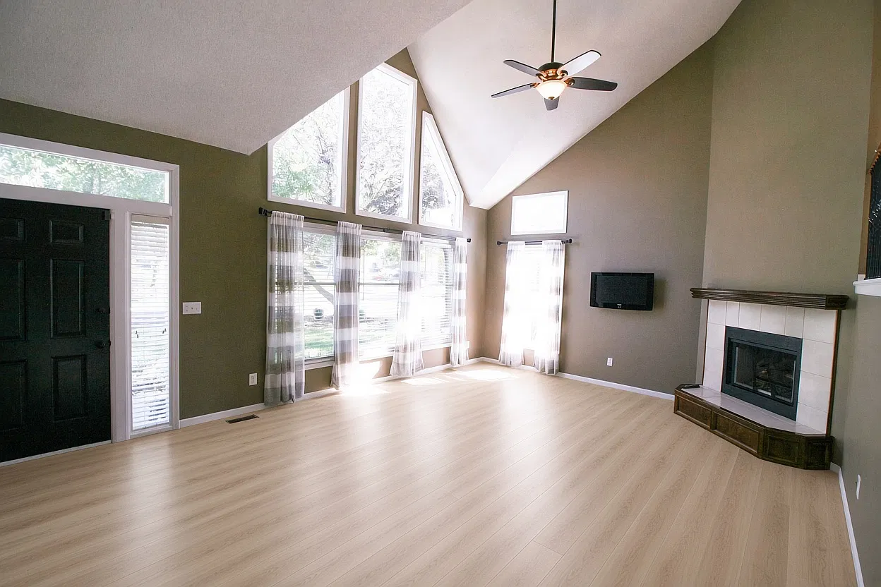 3 bed, 2.5 bath, 1946 sqft, $2,500 — Photo 2