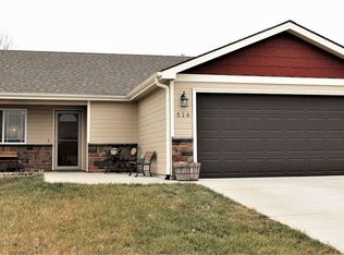 516 Highland Grove Dr, Manhattan, KS 66503