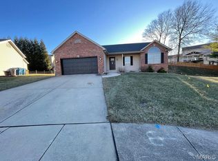 20 Delta Dr, Collinsville, IL 62234