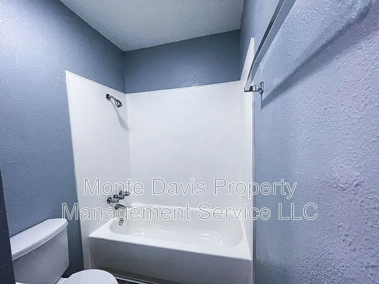 8907 Parkfield Dr #204 — Photo 24