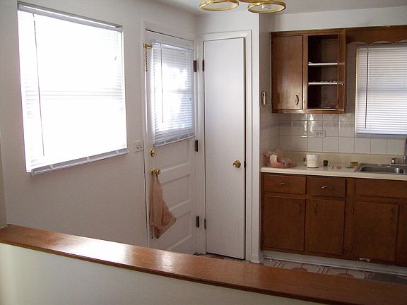 4th image of 9324 N Parkside Dr