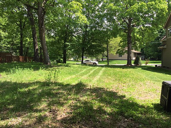 3rd image of 4900 Ferncroft Dr