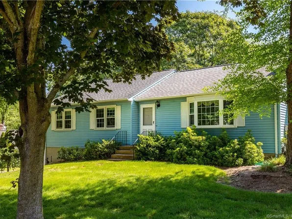 35 Cedarwood Road, Manchester, CT 06040