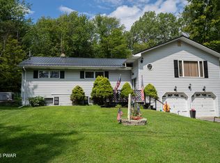 96 Schelbert Rd, Newfoundland, PA 18445