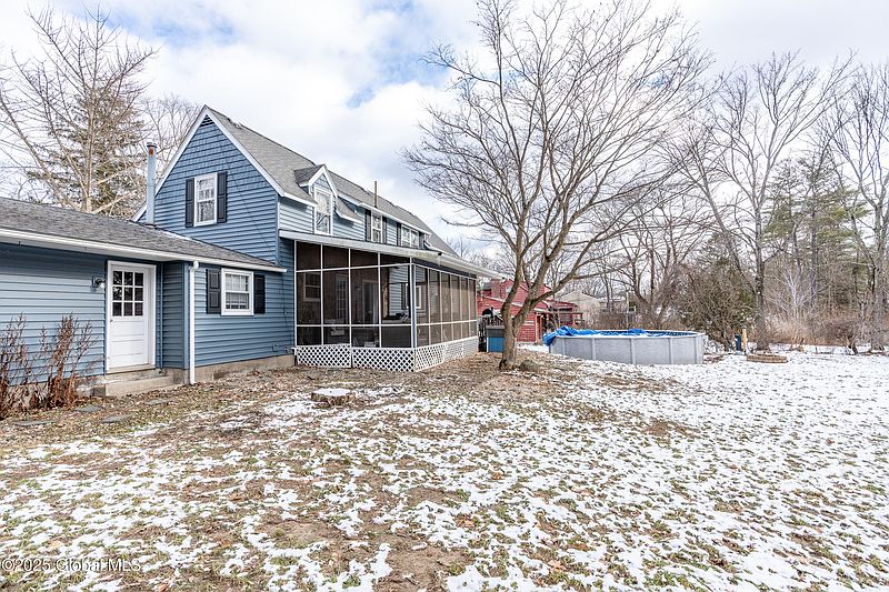 5th image of 964 Riverview Road
