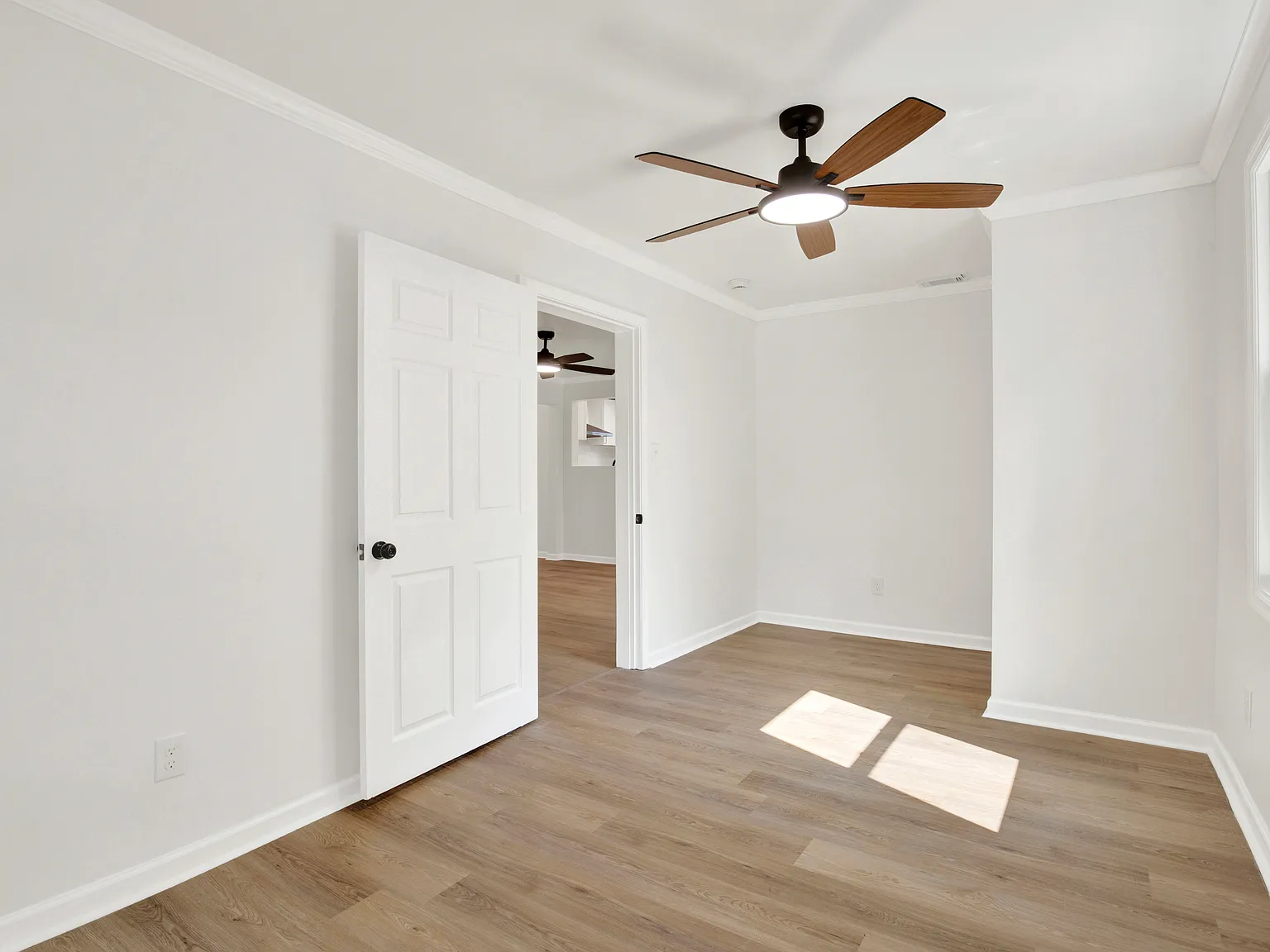 4 bed, 1270 sqft, $2,095 — Photo 4
