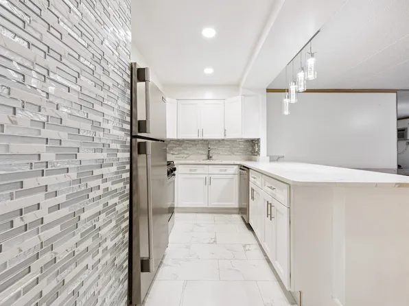 75-22 Parsons Boulevard image 5 of 21