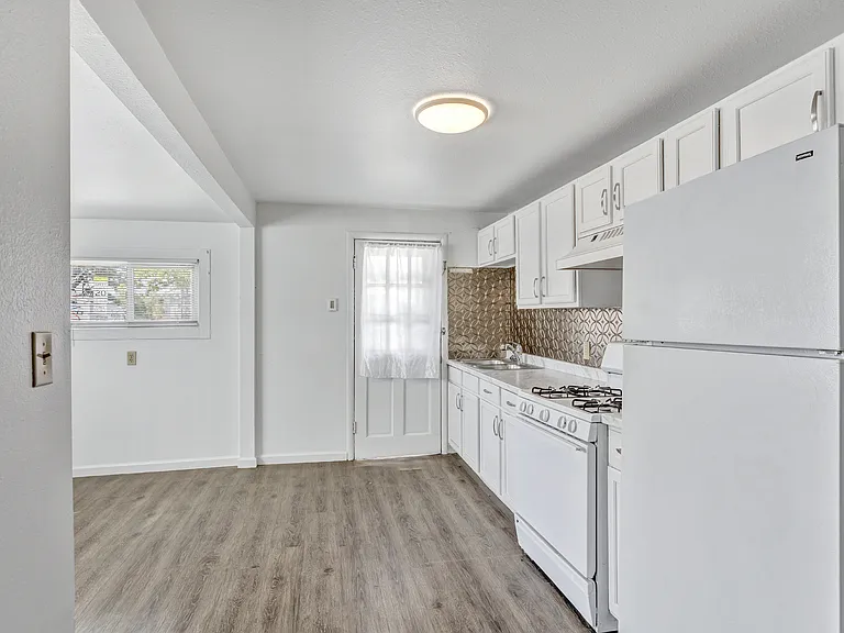 6776 Ash St — Photo 1