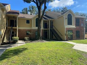 8642 Mallard Reserve Dr, Tampa, FL