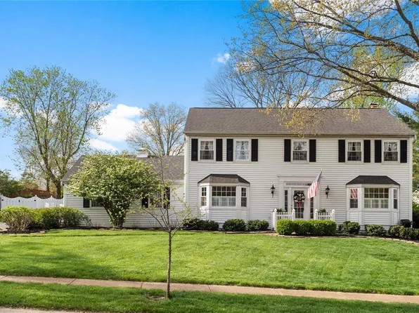 12116 Montour Dr, Saint Louis, MO 63131