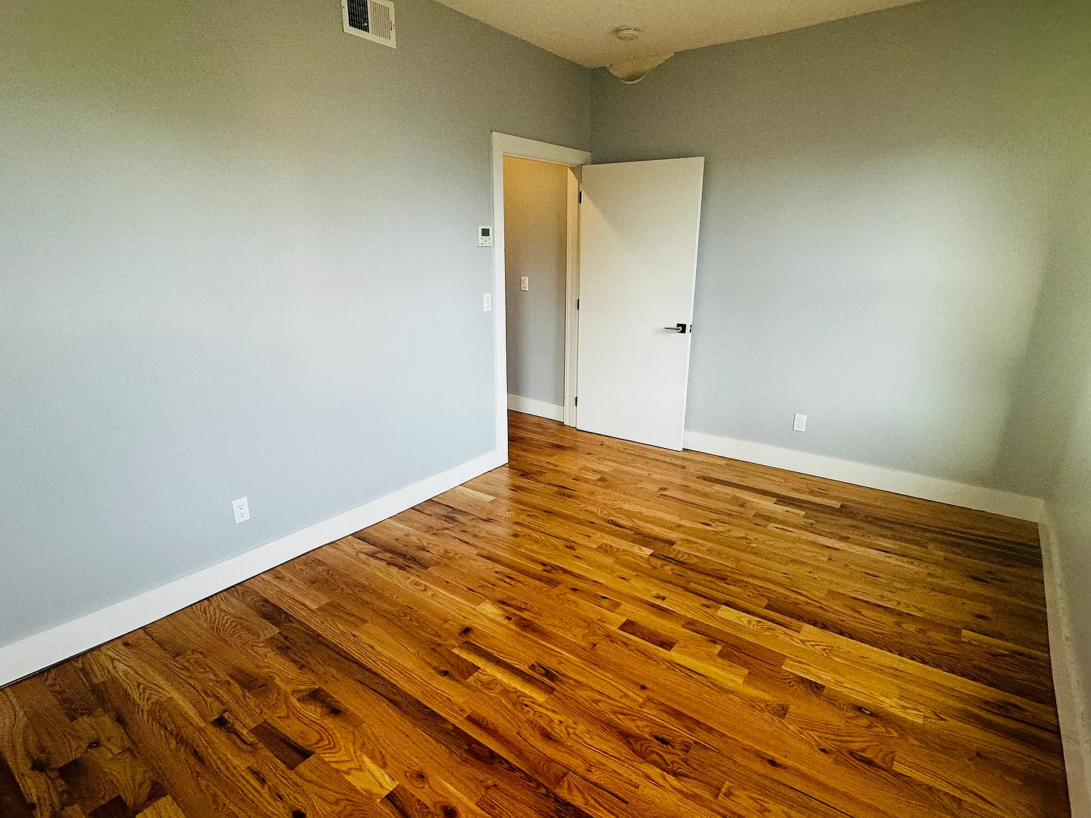 3 bed, 1000 sqft, $2,750 — Photo 2