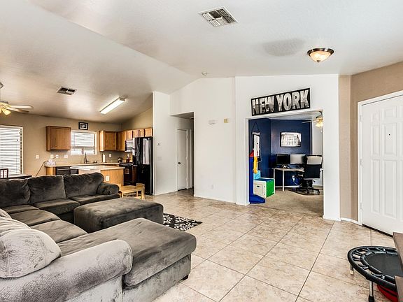 5th image of 40011 W Thornberry Ln