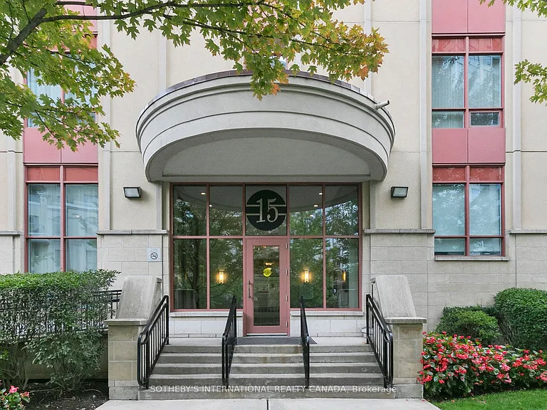 15 Rean Dr #102 — Photo 1