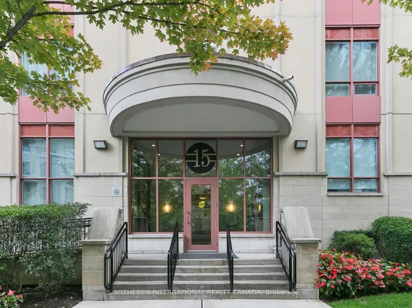 15 Rean Dr #102, Toronto, ON M2K 0A7