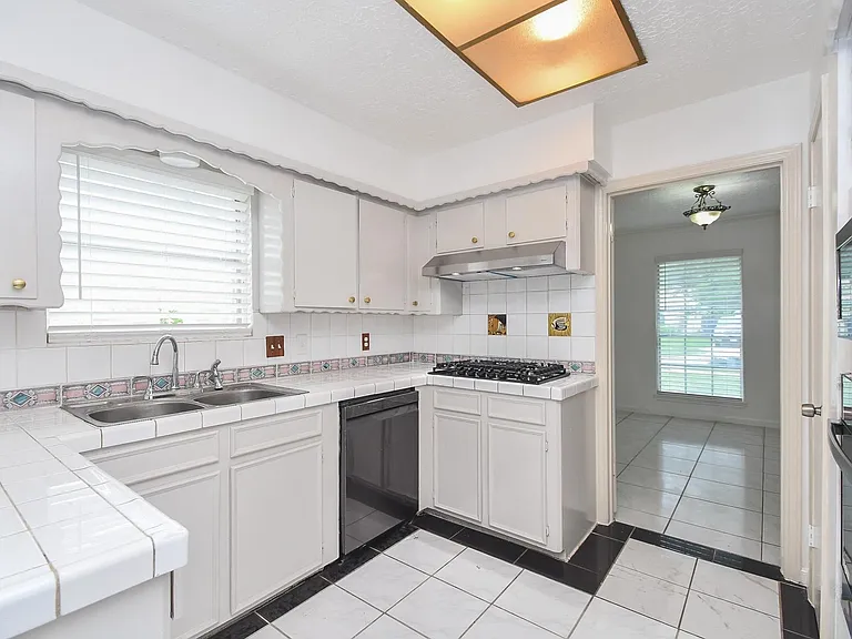7714 Eichler Dr — Photo 14