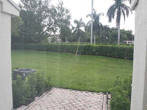 3rd image of 7722 Sanibel Dr