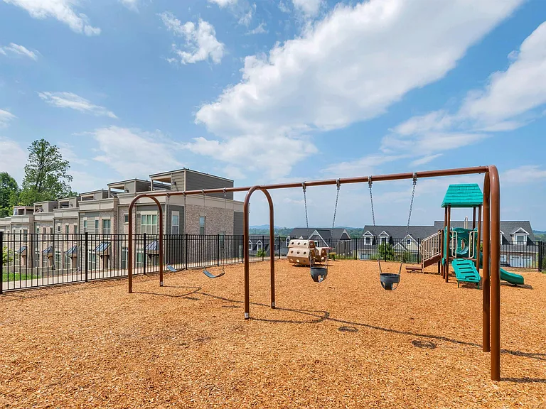 814 Oval Park Ln — Photo 35