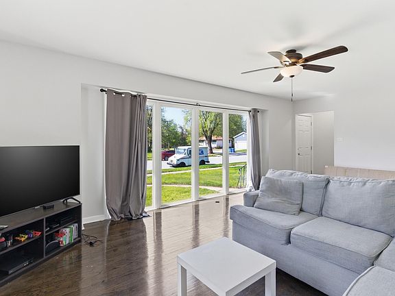 5th image of 2833 Parkway Dr